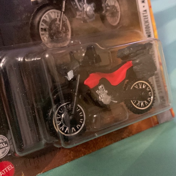 Matchbox Jurassic World Speed Striker Motorcycle - Picture 5 of 8